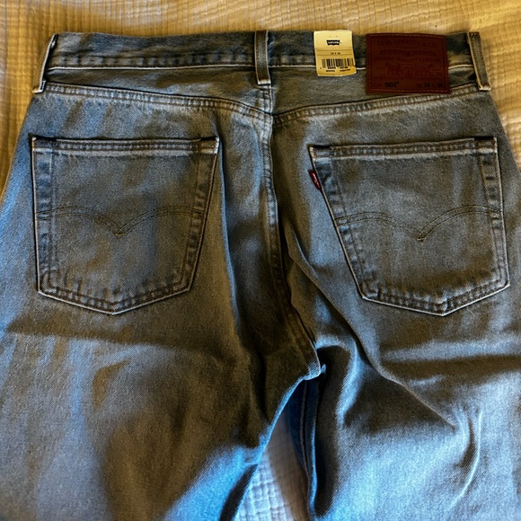 Levi’s Men’s 501 Light Wash Denim - Picture 4 of 6